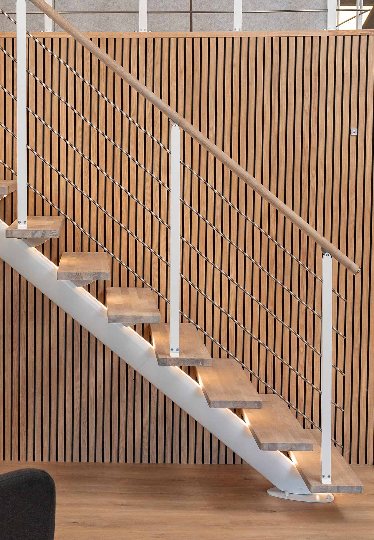 mittelhomtreppe-dolle-sydney-gerade-eiche-weiss-geoelt-57-070224-ma-2x